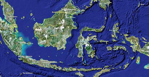 Letak geologis indonesia pada pertemuan tiga lempeng menyebabkan indonesia memiliki banyak gunung api. banyaknya gunung api memberikan keuntungan bagi sektor pertanian yaitu