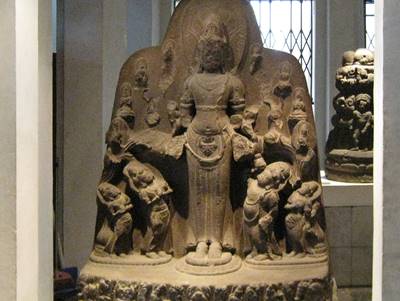 Dilihat dari fungsi arca termasuk patung jenis apakah arca buddha